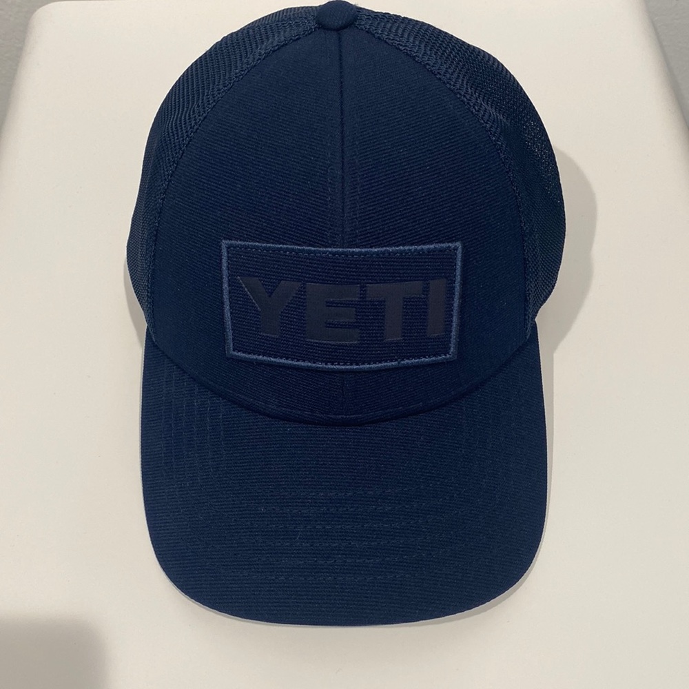YETI  Navy on Navy Trucker Hat / NWOT